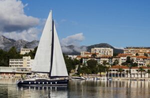 Qué llevar en un día en velero en Cartagena
